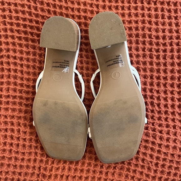 (SOLD)A new day block heels - Picture 4 of 5